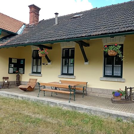 Апартаменты Nostalgie Bahnhof Гмюнд Экстерьер фото