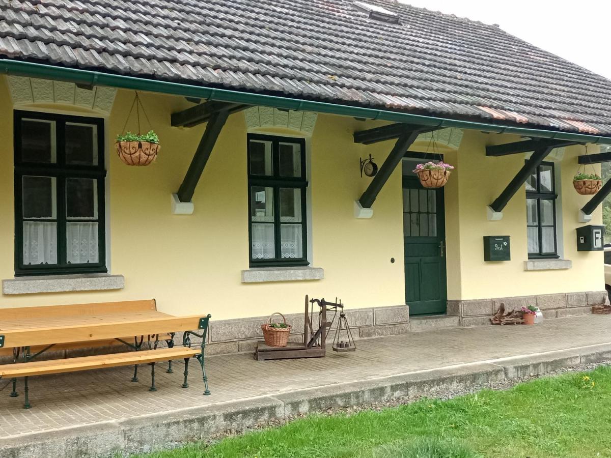 Апартаменты Nostalgie Bahnhof Гмюнд Экстерьер фото
